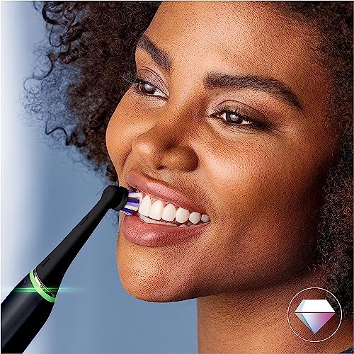 Oral-B iO Radiant White Electric Toothbrush Head, Angled Bristles Deeper Plaque Removal, With Polishing Petals For Teeth Whitening, Pack of 4 Toothbrush Heads, Black